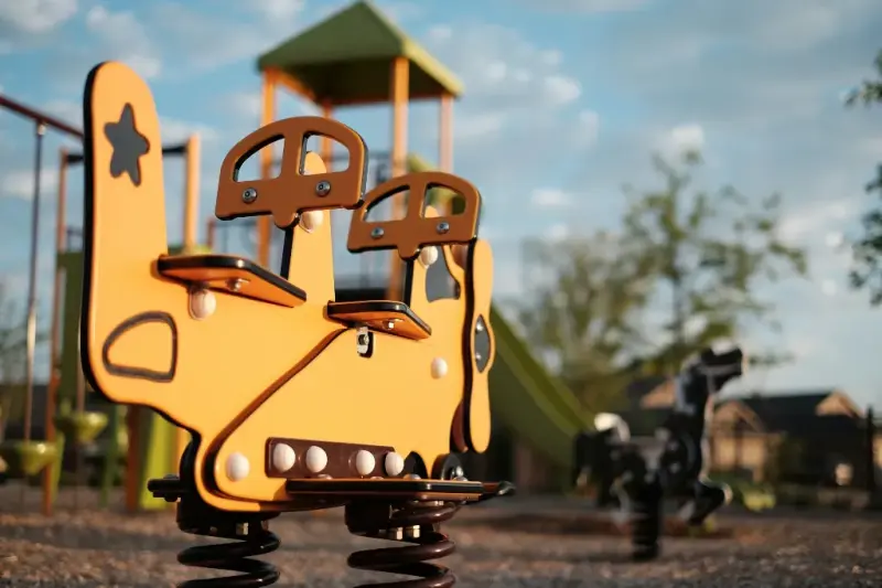 Kiedy dziecko może zacząć korzystać z placów zabaw